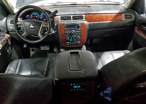 2013 Chevrolet Suburban C1500 Lt z USA, uszkodzony, nr VIN 1GNSCJE08DR305897